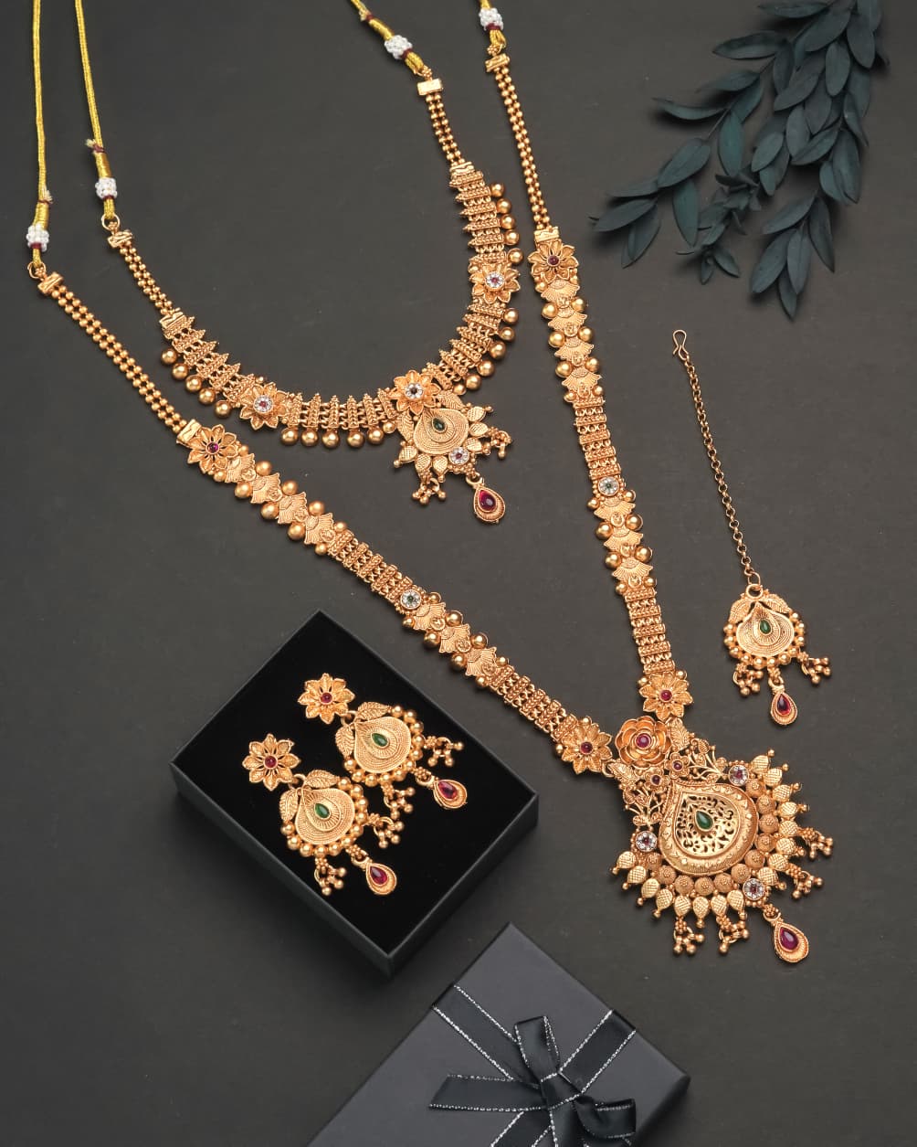 Traditional Antique Gold Bridal Necklace Set | Temple-Inspired Pendant with Matching Earrings & Maang Tikka 💛